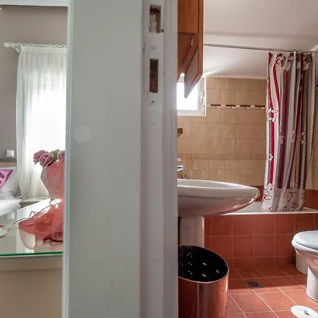 Skandalakis Homes & *