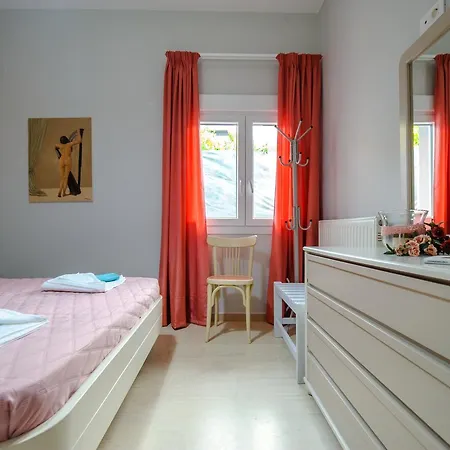 Skandalakis Homes & *